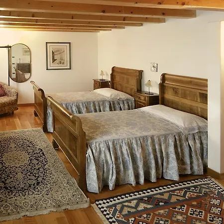 Il Pettirosso Oda ve Kahvaltı 3*